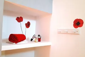 Bed and Colors - Image 2