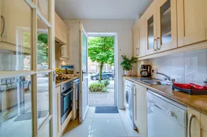 Belfast Self Catering Apartment - Image 3
