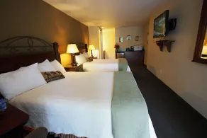 Redwood Hyperion Suites - Image 4