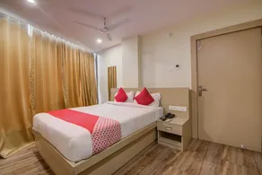 Hotel Skylawn by OYO Rooms - Image 2