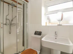 April Cottage - Image 5