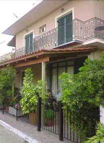 Politis - Image 3