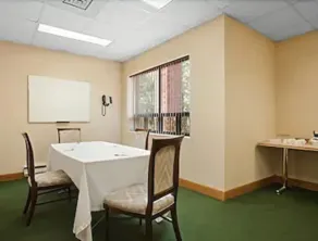 Travelodge by Wyndham Chatham - Image 4