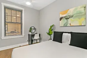 Central Location Lakeview 1BR Neat & Comfy - Image 5