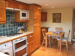Thimble Cottage, SALISBURY - Image 4