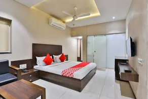 Hotel OM Palace - Image 2