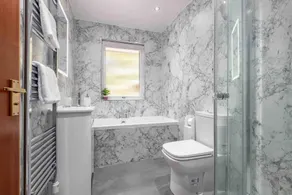 3 Bedroom Bungalow With Htub & Private Loch Access - Image 2