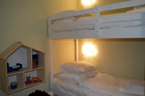Bright 3 Bedroom Apartment in Bonnington - Image 3