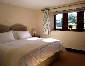 Heron View Bed and Breakfast - Image 3
