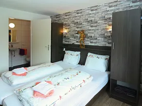 Snug Holiday Home With Storage, Roof Terrace, Private Garden - Image 3