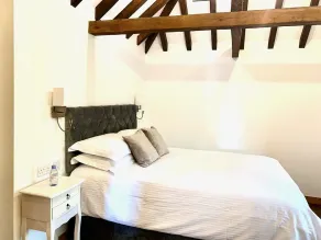 Boutique 3-bed Cottage in Hellingly - Image 4