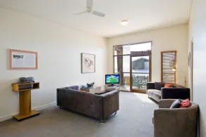 Lornebeach Apartments - Image 5