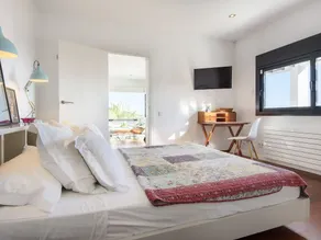 Posh Holiday Home With Pool, Library & Scenic Views in Jesus - Image 2
