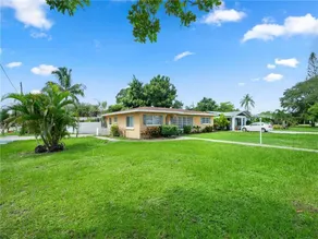 Aurora Seabreeze, Fenced Yard, 3 Bedroom, Heated Pool, Wi-Fi, Sleeps 10 - Image 5