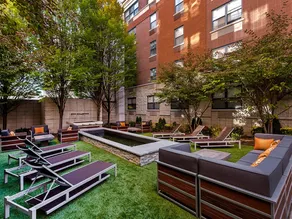 Global Luxury Suites at Monroe - Image 2