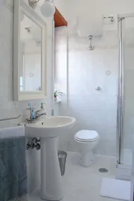 Metropolis Rooms & Services - Image 2