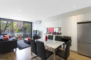 Style in the heart of Carlton - Image 4