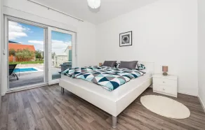 Stunning Home in Drinovci With 4 Bedrooms, Wifi and Outdoor Swimming Pool - Image 5