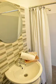 Sunstone Guest House - Image 2