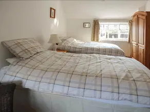 April Cottage - Image 2