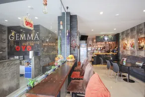 OYO 75321 Gemma Patong - Image 2