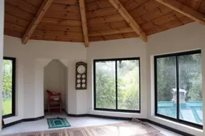 Green Retreat Hotel - Image 2