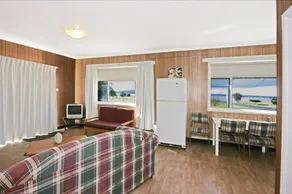 Kon Tiki Apartments - Image 2
