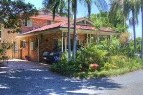 Sapphire Motel - Image 3