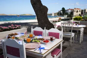 Lola 38 Hotel - Image 2