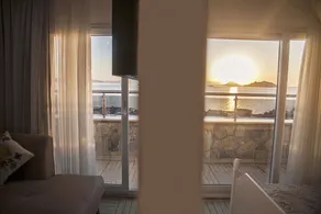 Stone Hotel - Image 4