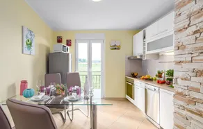 Nice Apartment in Porec With 2 Bedrooms and Wifi - Image 4