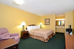 Americas Best Value Inn Iola - Image 4