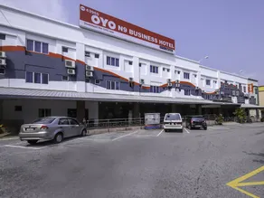 OYO 43955 N9 Business Hotel - Image 3