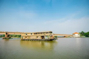 OYO 23231 KHBO Gold Sharing Houseboat - Image 4