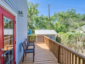 Victorian 3br W/ Deck & Balcony 3 Bedroom Home - Image 4