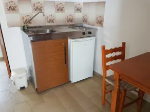 Family run 2 bed Studio Apartment 4 - Image 5