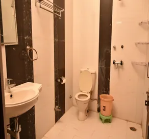 Krishnam Dhani by OYO Rooms - Image 4