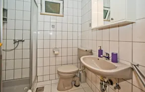Amazing Home in Smricevica With Wifi and 6 Bedrooms - Image 4