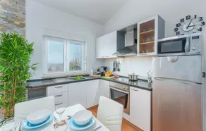 Awesome Home in Porec With Wifi and 2 Bedrooms - Image 5