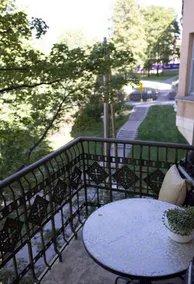 2ndhomes Charming 2BR Home w Balcony - Image 3