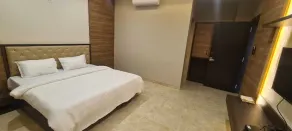 Hotel Sachin Executive - Image 4