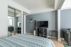Newly Decorated Yorkville Condo - Image 4
