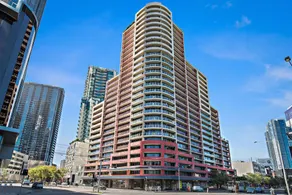 Southbank Tower Apartments - Image 4