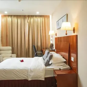 Chonpines Hotel - Image 2