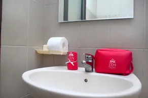 Family Guest House Surabaya by ZEN Rooms - Image 2
