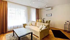 Corvin Lux Aparthotel - Image 2