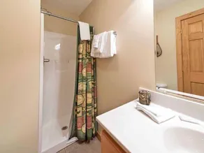 Eagles Point Lodge, 4 Bedrooms, Sleeps 16, View, Pool Access, Game Room - Image 4