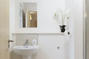 The Coliseum Apartments - Image 4