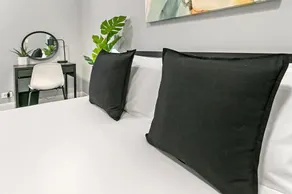 Central Location Lakeview 1BR Neat & Comfy - Image 4