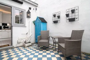 Classic Designer Beautiful 1 Bed Home With Parking - Image 4